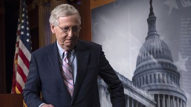 Bajo presión, McConnell acepta votación sobre justicia penal