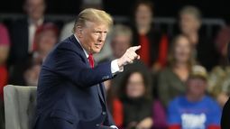 El precandidato presidencial republicano y expresidente Donald Trump durante un evento de Fox News Channel, el martes 20 de febrero de 2024, en Greenville, Carolina del Sur. (AP Foto/Chris Carlson)