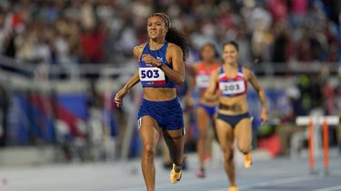 La panameña Gianna Woodruff conquista los 400 metros con vallas en los Juegos Centroamericanos y del Caribe de Santo Domingo, el martes 4 de agosto de 2026 (AP Foto/Fernando Vergara)