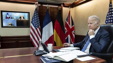 Biden decide prohibir las importaciones de petróleo ruso