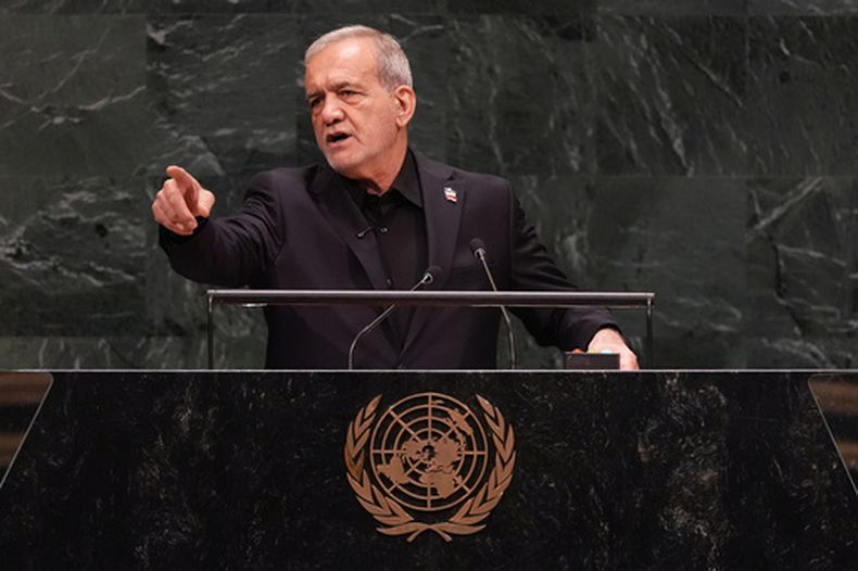El presidente iraní Masoud Pezeshkian en la Asamblea General de las Naciones Unidas el 23 de septiembre del 2026. (AP foto/Heather Khalifa)