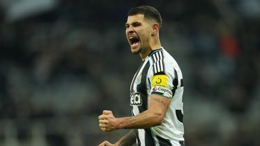 ARCHIVO - Bruno Guimaraes, del Newcastle, reacciona después de un partido de fútbol de la Liga Premier entre el Newcastle United y el Manchester City en Newcastle, Inglaterra, el sábado 22 de noviembre de 2025. (Foto AP/Jon Super, Archivo)