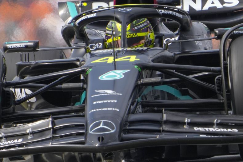 El piloto británico de la Fórmula Uno Lewis Hamilton, de Mercedes-AMG Petronas, durante la primera sesión de prácticas de cara al Gran Premio de Holanda, el viernes 25 de agosto de 2023, en Zandvoort, Holanda. (AP Foto/Peter Dejong)