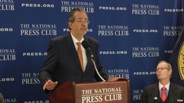 americateve | El presidente del diario El nacional Miguel H Otero, destacó, en el Club Nacional de Prensa, que la población está desinformada y se conforma con la información del oficialismo y de Internet.