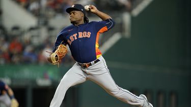 Valdez gana 6ta decisión seguida, Astros superan a Rangers