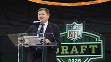 ARCHIVO - Foto del 24 de abril del 2025, el presidente de los Packers de Green Bay Mark Murphy en el escenario durante la primera ronda del draft. (AP Foto/Tyler Kaufman, Archivo)