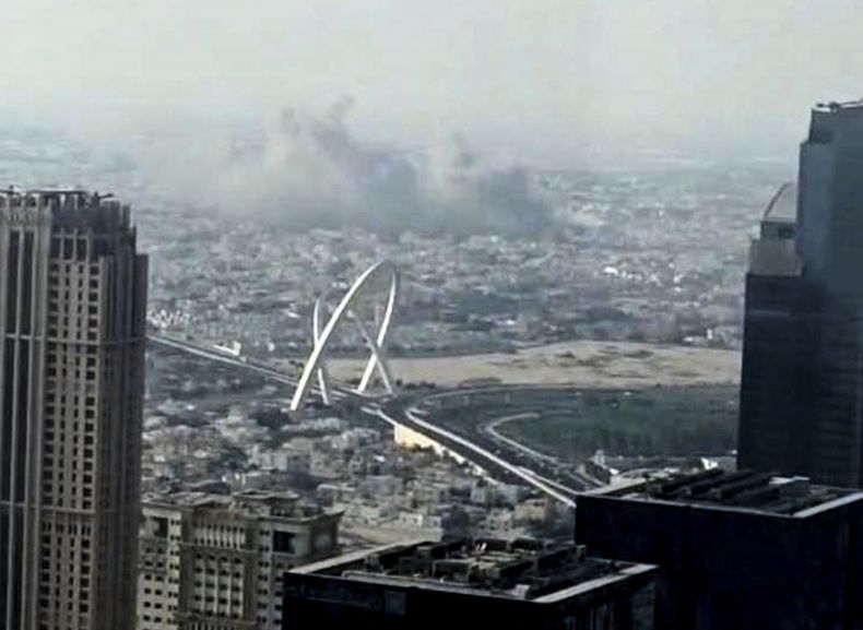 Sale humo tras una explosión en Doha, Qatar, el 9 de septiembre del 2025. (UGC via AP)
