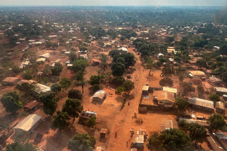 ARCHIVO - Vista aérea de Bangui, República Centroafricana, el 8 de marzo de 2024. (Foto AP/Sam Mednick, archivo)