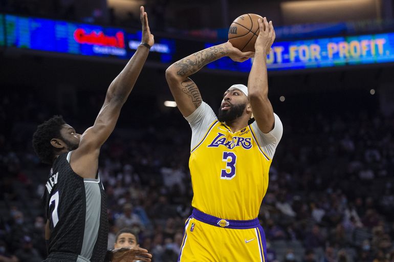 Lakers superan la ausencia de James y ganan 117-92 a Kings