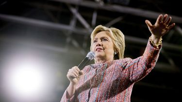 Clinton se reúne con potenciales compañeros de fórmula