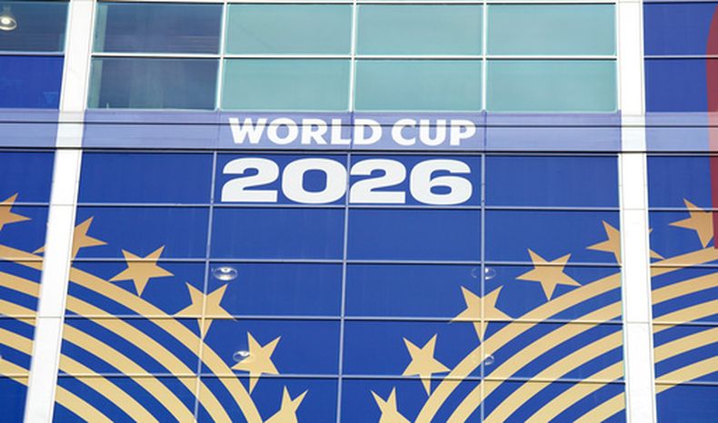 Se muestra la señalización de la Copa Mundial de la FIFA en el exterior del Estadio de Houston, el miércoles 27 de mayo de 2026, en Houston, antes de los partidos de fútbol de la Copa Mundial de la FIFA 2026. (Foto AP/Karen Warren)