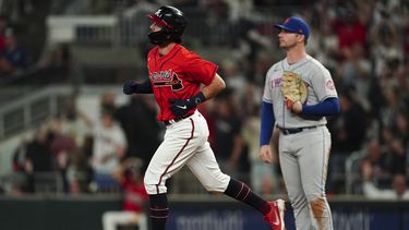 Bravos vencen 5-3 a Mets y comparten liderato en el Este