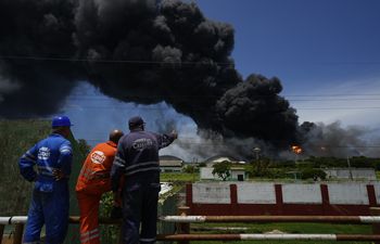 Se incendia tercer tanque de combustible en Matanzas