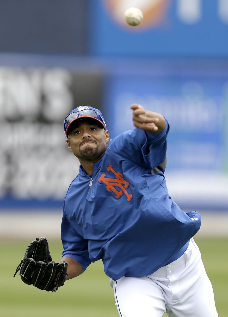 Johan Santana en acci&oacute;n durante un entrenamiento de pretemporada el 1ro de marzo del 2013 en Port Saint Lucie, Florida. Los Mets se desprendieron del venezolano, haciendo uso de una cl&aacute;usula de rescici&oacute;n de 5 millones de d&oacute;lare