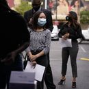 Disminuyen las solicitudes de ayuda por desempleo en EEUU
