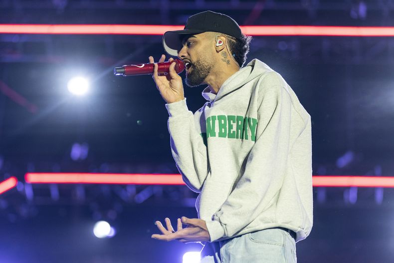 El cantante puertorriqueño Jay Wheeler durante su concierto en el Coca-Cola Flow Fest en la Ciudad de México el domingo 24 de noviembre de 2024. (Foto AP/Félix Márquez)