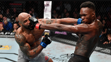 el nigeriano israel adesanya vence al cubano yoel romero, pero se va entre abucheos