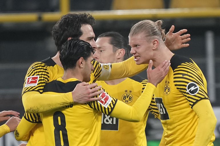 Dortmund se acerca a tres puntos del Bayern