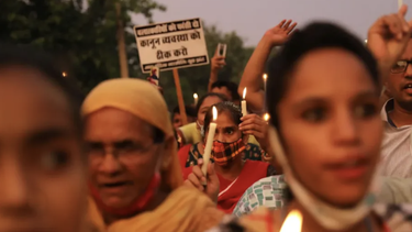 una mujer india acuso a su esposo de forzarla a tener relaciones sexuales antinaturales, pero un juez dijo que eso no es un delito conyugal