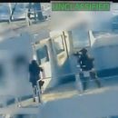 Imagen de video colocado en X por la secretaria de Justicia estadounidense Pam Bondi, censurada en parte por la fuente, que muestra a fuerzas estadounidenses a bordo de un buque que están confiscando frente a las costas de Venezuela el 10 de diciembre del 025. (Oficina de la Secretaria de Justicia de EEUU/X via AP) Imagen de video colocado en X por la secretaria de Justicia estadounidense Pam Bondi, censurada en parte por la fuente, que muestra a fuerzas estadounidenses a bordo de un buque que están confiscando frente a las costas de Venezuela el 10 de diciembre del 025. (Oficina de la Secretaria de Justicia de EEUU/X via AP)