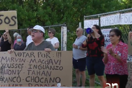 propietarios de un condominio en miami protestas por el mal estado de su edificio