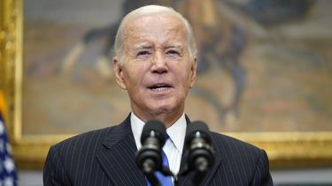 ARCHIVO - El presidente Joe Biden habla en la Casa Blanca, 6 de octubre de 2023. Biden deploró el espantoso asalto de Hamas a Israel y dijo que Estados Unidos estaba preparado para enviar ayuda, sábado 7 de octubre de 2023. (AP Foto/Evan Vucci, File)