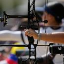 Las atletas compiten en la ronda clasificatoria del tiro con arco de los Juegos Centroamericanos y del Caribe, el viernes 24 de julio de 2026, en Santo Domingo. (AP Foto/Fernando Vergara)