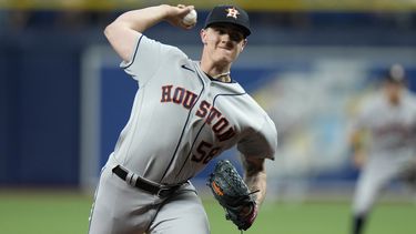 Hunter Brown, de los Astros de Houston, lanza ante los Rays de Tampa Bay en el juego del miércoles 26 de abril de 2023 (AP Foto/Chris OMeara)