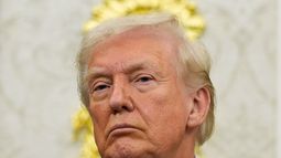 El presidente Donald Trump en la Oficina Oval en la Casa Blanca en Washington el 10 de octubre del 2025. (AP foto/Alex Brandon)