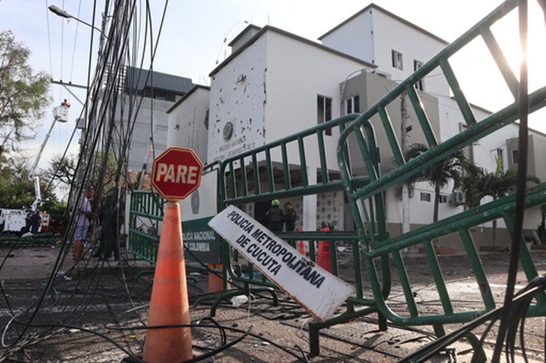 Una estación de policía resultó dañada tras la explosión de un coche bomba en Los Patios, Colombia, el martes 1 de septiembre de 2026. (AP Foto/Mario Caicedo)