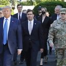 Caminata con Trump pone a general de EEUU en el candelero