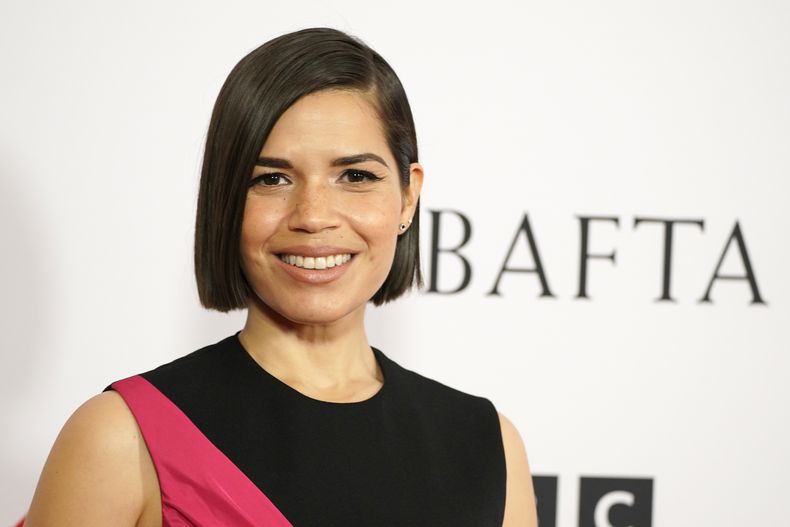 America Ferrera llega a la gala BAFTA Tea Party el sábado 13 de enero de 2024, en The Maybourne Beverly Hills en Beverly Hills, California. Ferrera fue nominada al Oscar a mejor actriz de reparto por su papel en Barbie el 23 de enero. (Foto Jordan Strauss/Invision/AP)
