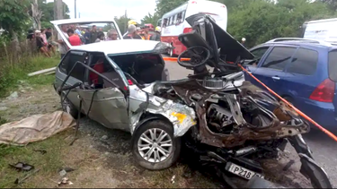 omnibus de transgaviota destroza un auto en  camajuani, villa clara dejando un muerto y varios heridos