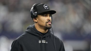 Eagles QB Jalen Hurts mejora y podría volver ante Giants