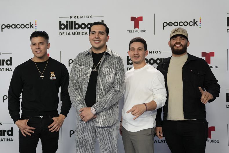 ARCHIVO - Grupo Marca Registrada llega a los Premios Billboard de la Música Latina, el jueves 5 de octubre de 2023, en Coral Gables, Florida. (Foto AP/Rebecca Blackwell).