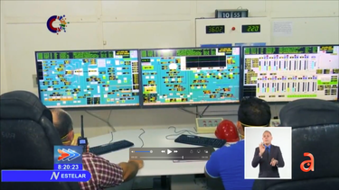 cubanos responden con un cacerolazo y gritos de patria y vida a un apagon en bayamo