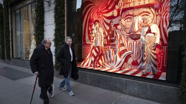 Columnista dice que Trump la agredió sexualmente en los 90
