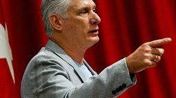 ARCHIVO - El presidente cubano Miguel Díaz-Canel pronuncia un discurso en el Palacio de Convenciones de La Habana, Cuba, el 20 de marzo de 2026. (Adalberto Roque/Pool Foto vía AP, Archivo)