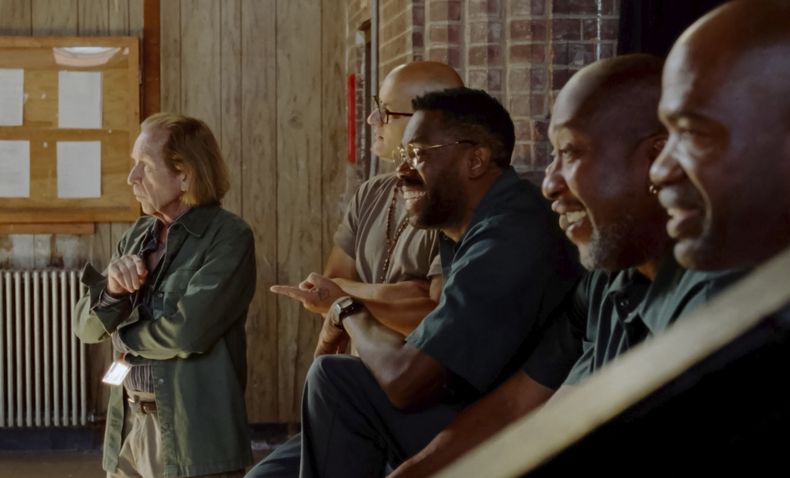 En esta imagen proporcionada por A24, Paul Raci, de izquierda a derecha, Sean San José, Colman Domingo, Sean Dino Johnson, y Mosi Eagle de Sing Sing. (A24 vía AP)