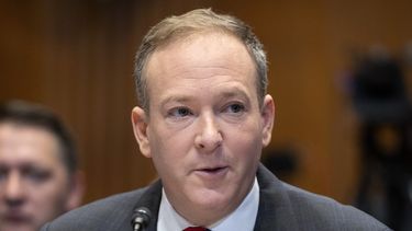 ARCHIVO - El exrepresentante republicano Lee Zeldin, elegido por el presidente Donald Trump para encabezar la Agencia de Protección Ambiental, habla ante la Comisión Ambiental y de Obras Públicas del Senado en el Capitolio, el 16 de enero de 2025, en Washington. (AP Foto/Mark Schiefelbein, archivo)