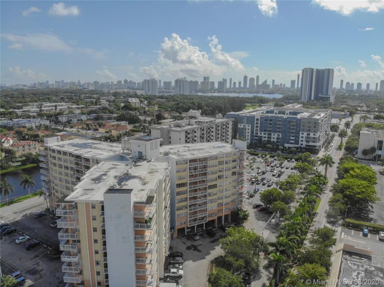 Imagen del edificio evacuado en Miami Beach. (Archivo)&nbsp;
