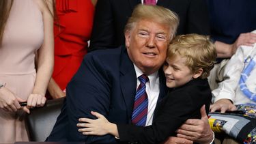 Trump promulga ley que da esperanza a enfermos terminales