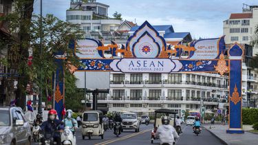 ucrania firma simbolico acuerdo de paz con la asean
