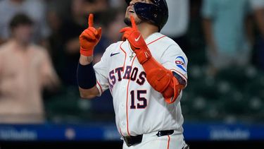 El mexicano Isaac Paredes, de los Astros de Houston, festeja su jonrón ante los Marlins de Miami, el miércoles 22 de julio de 2026 (AP Foto/Kevin M. Cox)