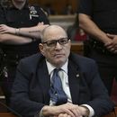 Harvey Weinstein comparece ante la Corte Suprema de Manhattan en el segundo día de selección del jurado en el juicio por violación en su contra, en Nueva York, el miércoles 16 de abril de 2025. (Curtis Means/Pool Photo via AP)