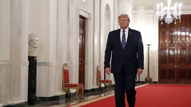 Libro de autor anónimo describe a Trump como incompetente