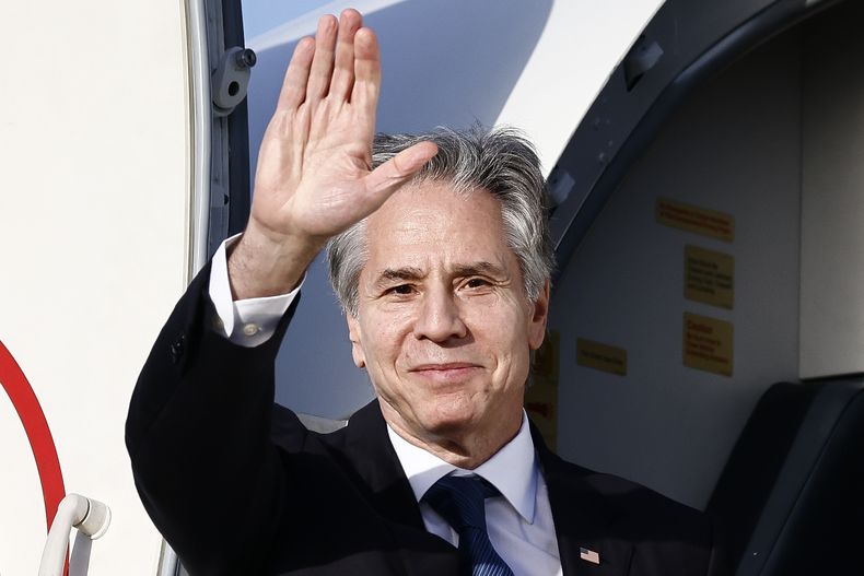El secretario de Estado de EEUU, Antony Blinken, parte del aeropuerto G.B. Pastelle de Ciampino, cerca de Roma, Italia, el 10 de enero de 2025. (Yara Nardi/Pool Photo vía AP)