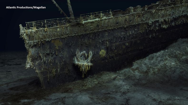 En esta imagen tomada del escaneo digital difundido por Atlantic/Magellan el jueves 18 de mayo de 2023, se observa la proa del Titanic, en el Océano Atlántico. (Atlantic/Magellan vía AP)
