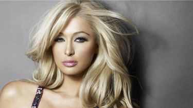 paris hilton publico fotos en instagram con la venezolana lele pons y unos atuendos muy ajustados