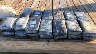 encontraron 75 libras de cocaina flotando en los cayos de florida